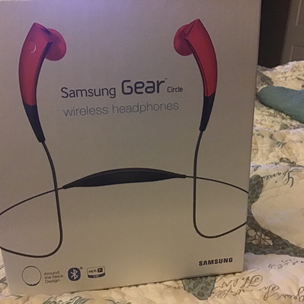 Samsung Gear Circle Wireless Headphones